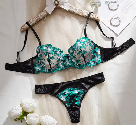 Push-up Bra Set for Big Breasts to Appear Smaller Deep V-neck Underwear 3D Embroidery Breathable